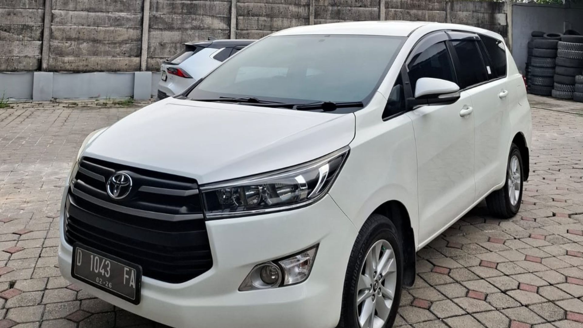 2016 Toyota Kijang Innova REBORN 2.4 G MT DIESEL 2016 Toyota Kijang Innova REBORN 2.4 G MT DIESEL