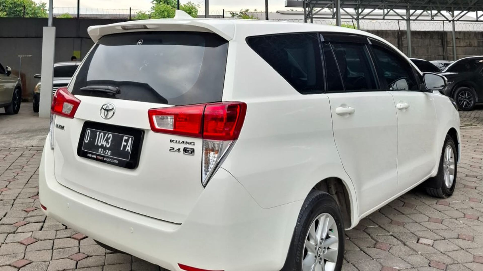 2016 Toyota Kijang Innova REBORN 2.4 G MT DIESEL 2016 Toyota Kijang Innova REBORN 2.4 G MT DIESEL
