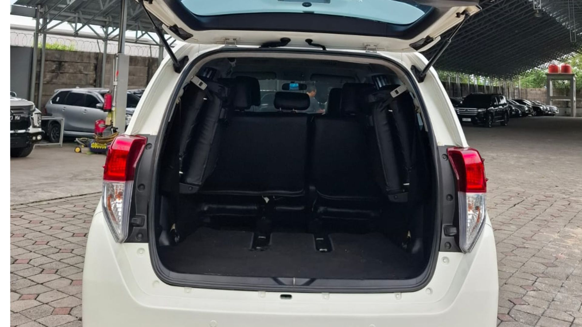 2016 Toyota Kijang Innova REBORN 2.4 G MT DIESEL 2016 Toyota Kijang Innova REBORN 2.4 G MT DIESEL