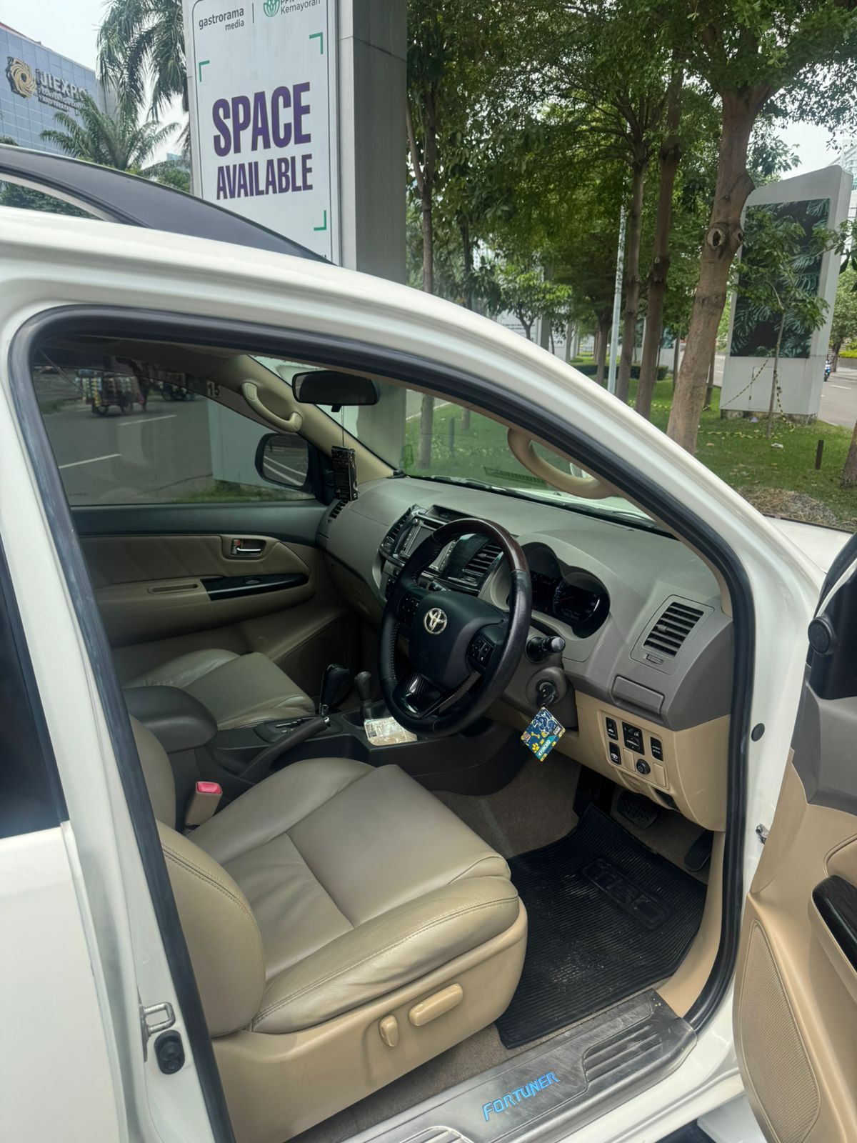 2012 Toyota Fortuner  2012 Toyota Fortuner