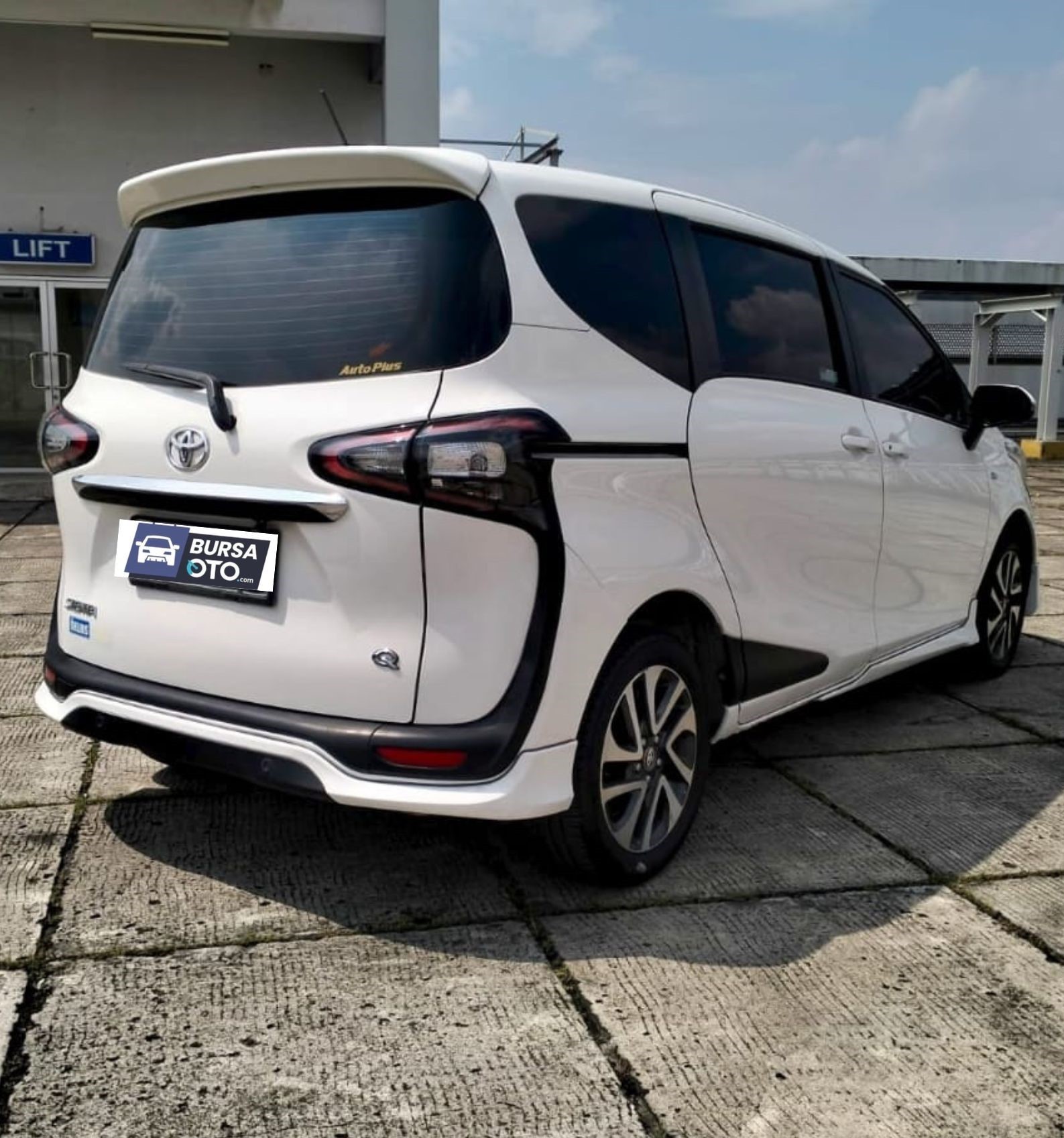 2017 Toyota Sienta 2017 Toyota Sienta