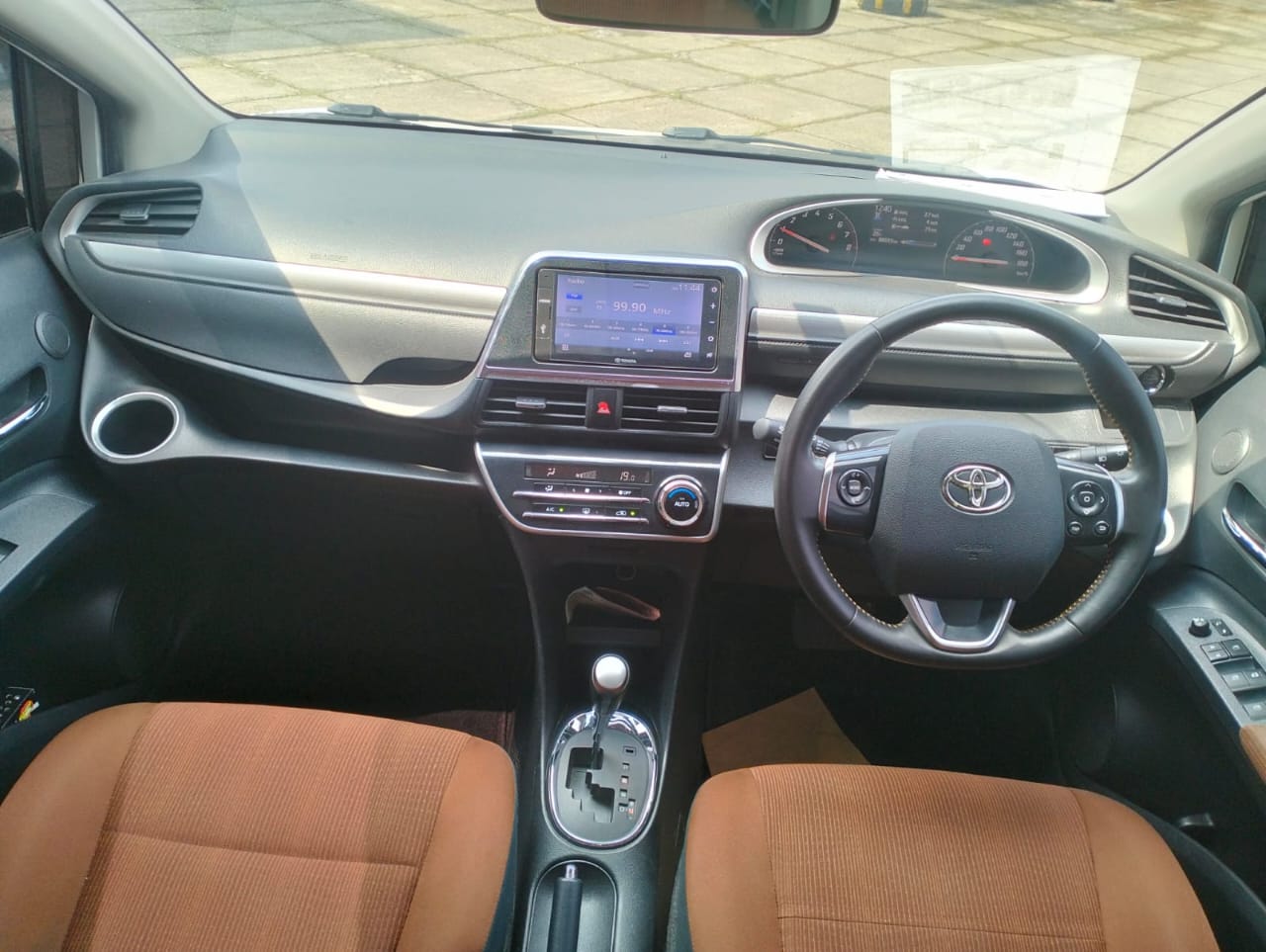 2017 Toyota Sienta 2017 Toyota Sienta