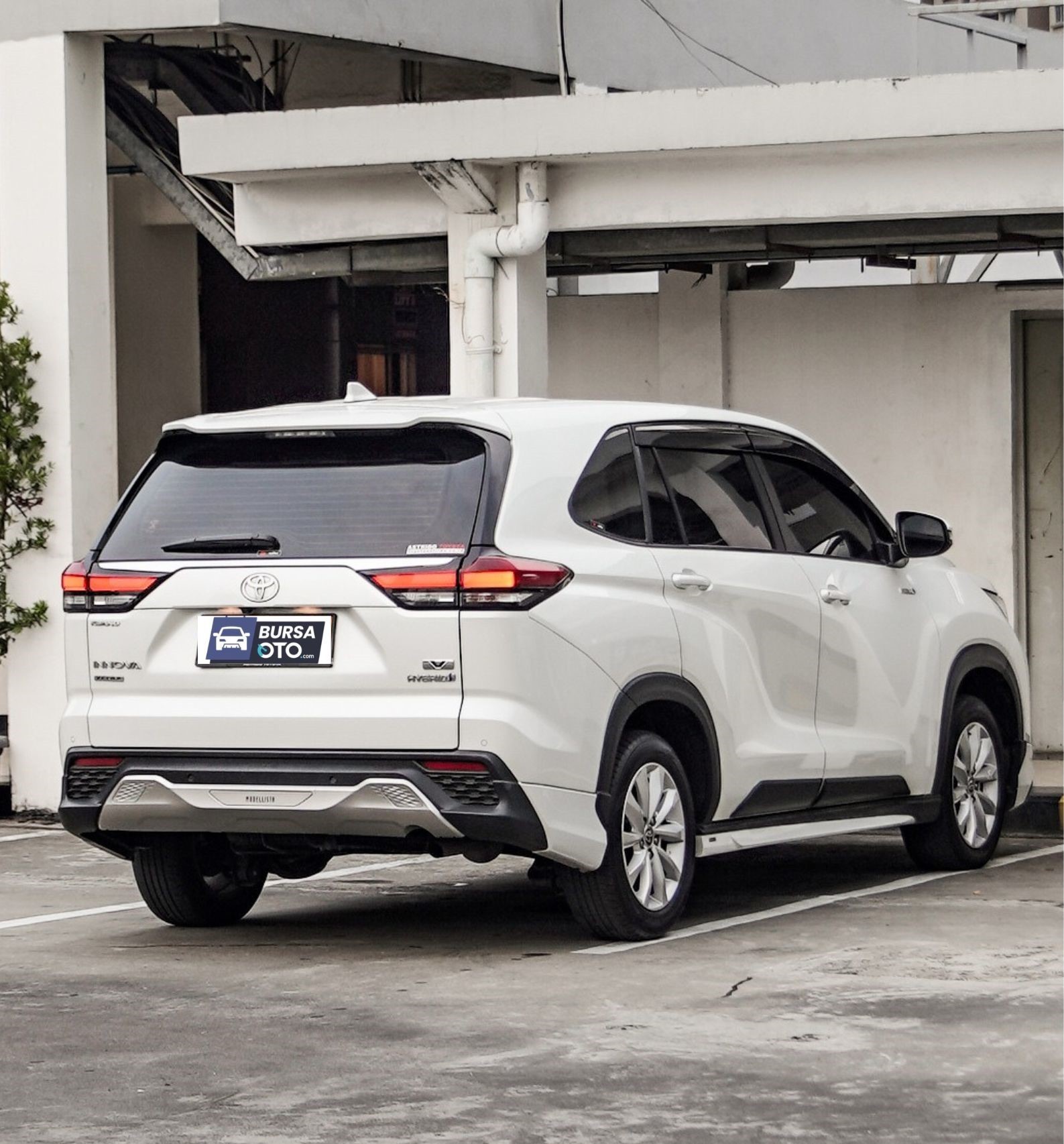 2023 Toyota Kijang Innova Zenix Hybrid EV 2023 Toyota Kijang Innova Zenix Hybrid EV