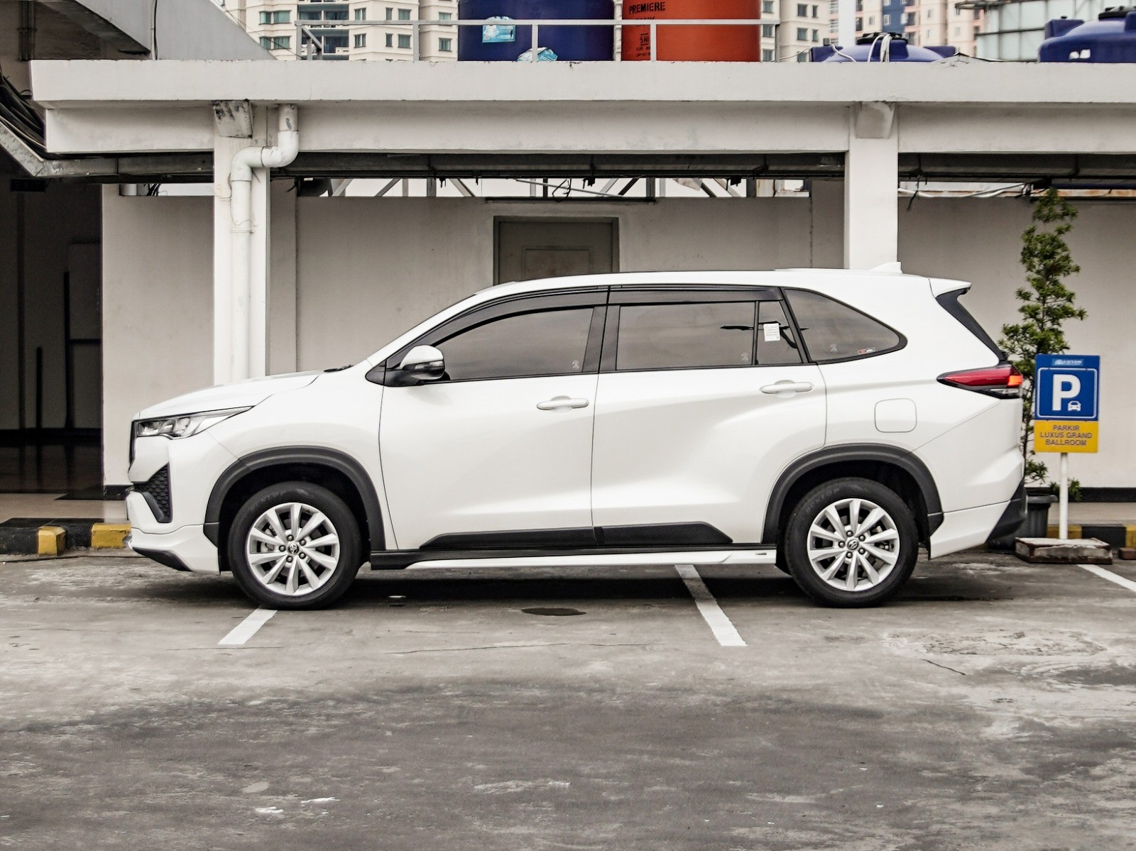 2023 Toyota Kijang Innova Zenix Hybrid EV 2023 Toyota Kijang Innova Zenix Hybrid EV