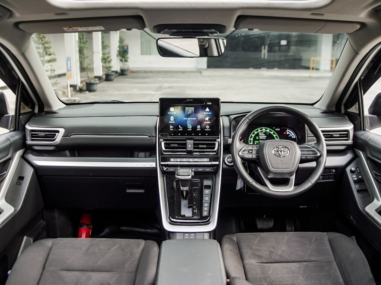 2023 Toyota Kijang Innova Zenix Hybrid EV 2023 Toyota Kijang Innova Zenix Hybrid EV