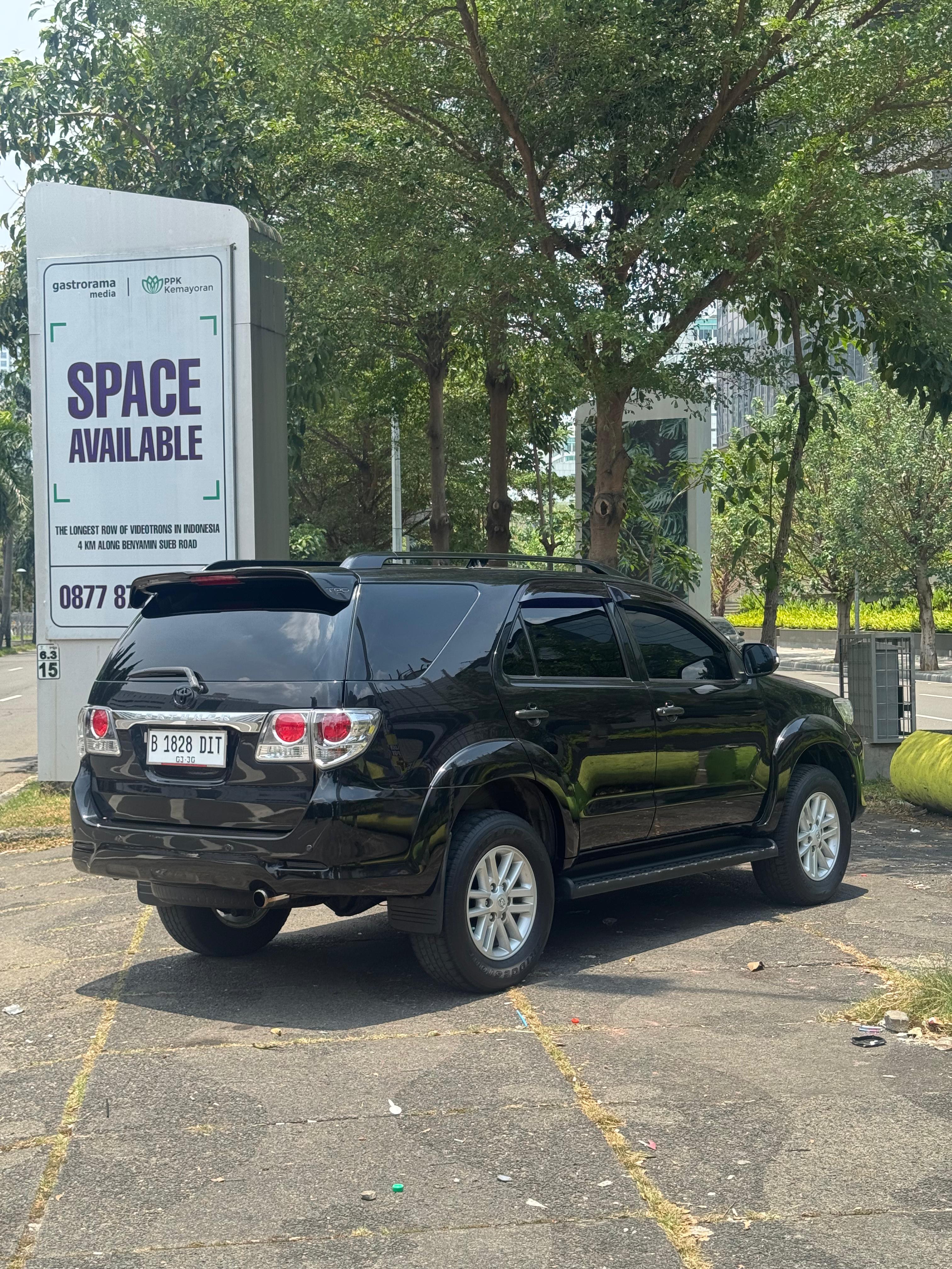 2012 Toyota Fortuner 2.4 G AT 2012 Toyota Fortuner 2.4 G AT