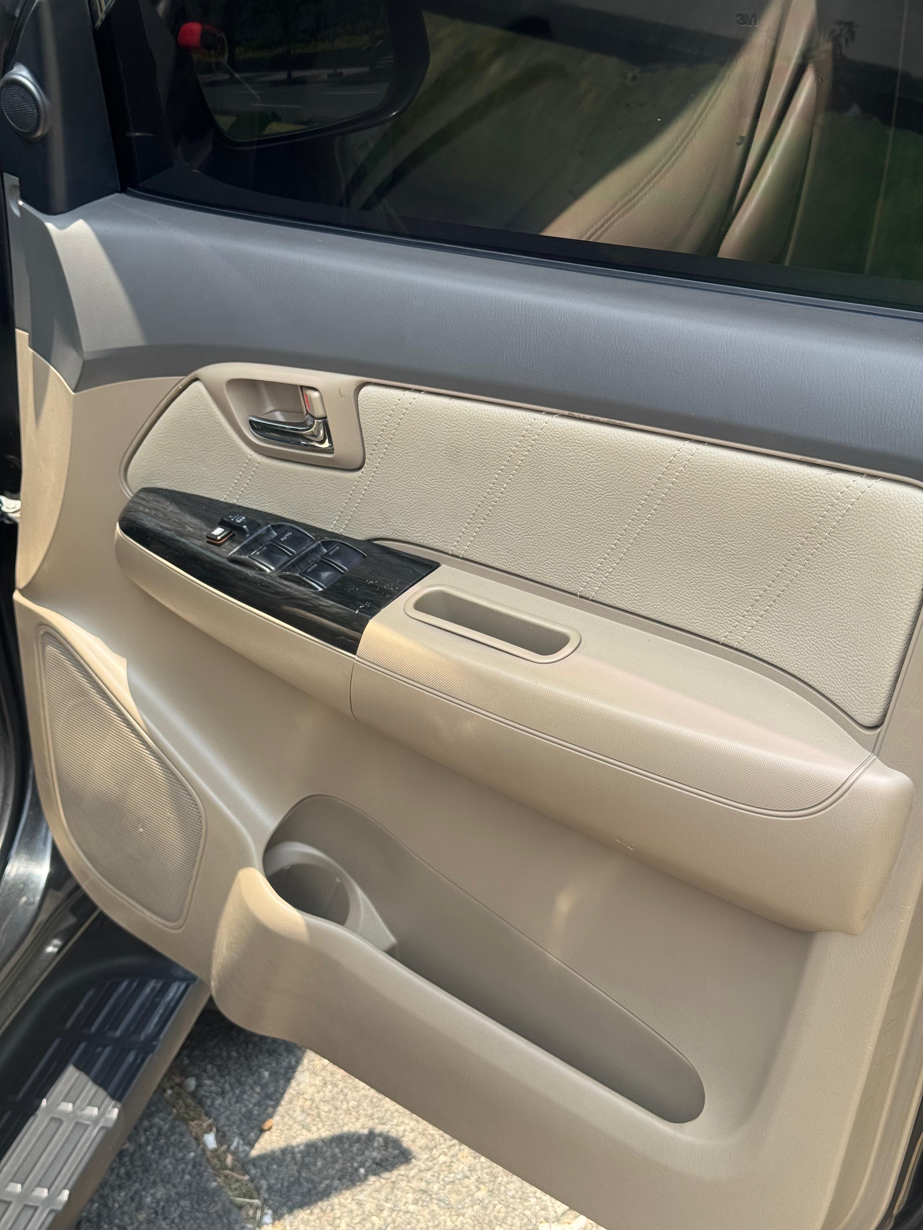 2012 Toyota Fortuner 2.4 G AT 2012 Toyota Fortuner 2.4 G AT