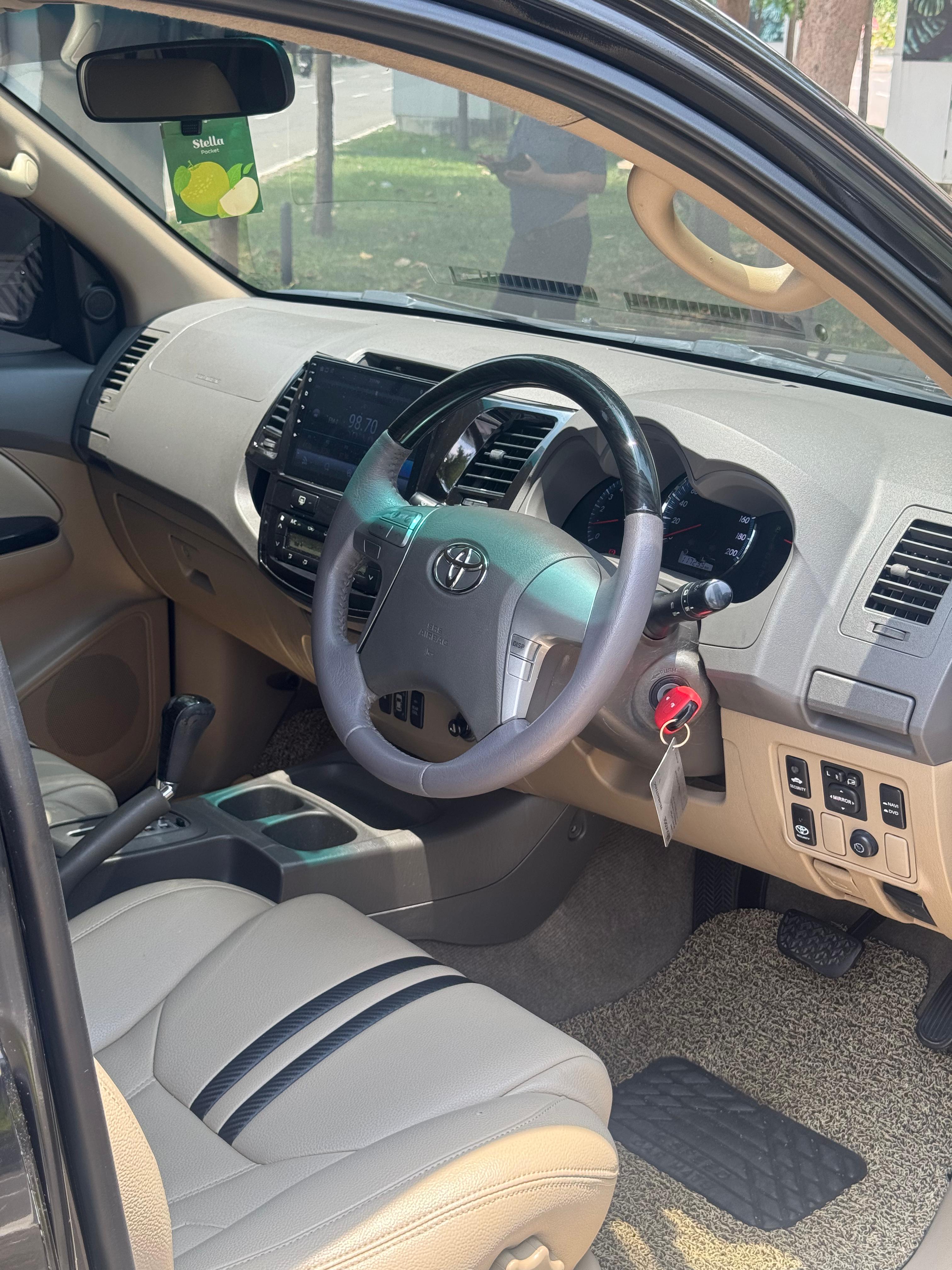 2012 Toyota Fortuner 2.4 G AT 2012 Toyota Fortuner 2.4 G AT