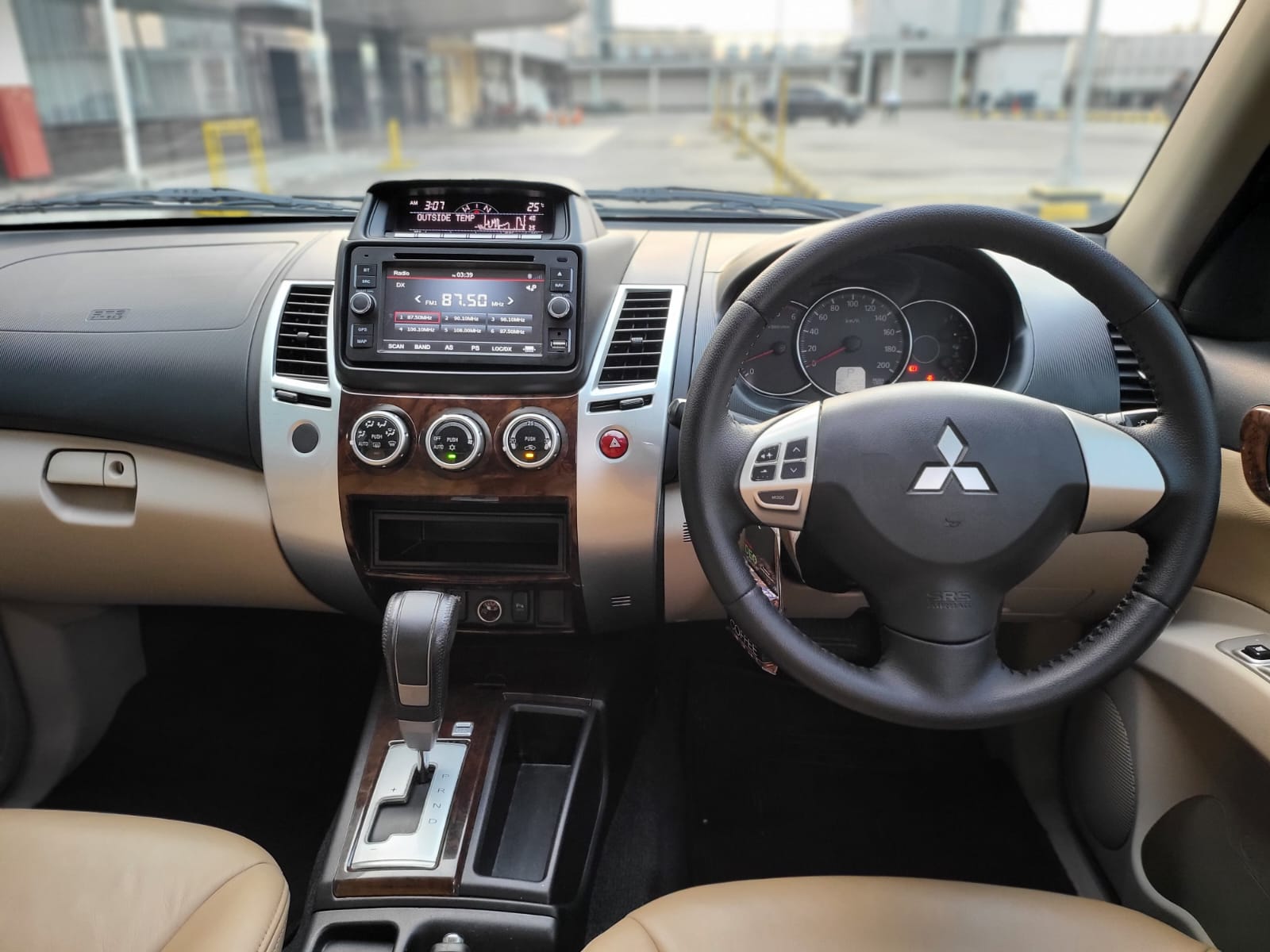 2015 Mitsubishi Pajero Sport 2015 Mitsubishi Pajero Sport