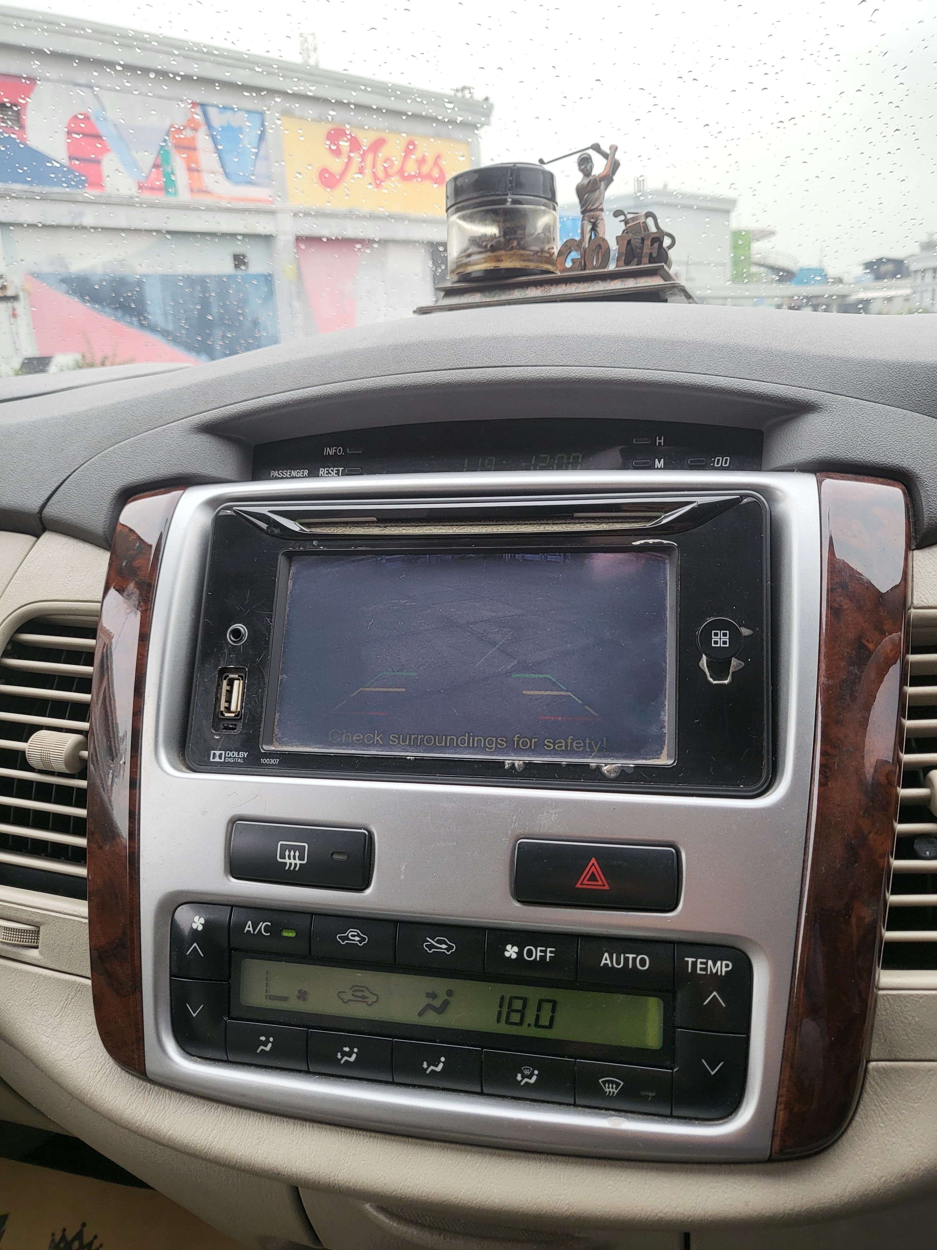 2013 Toyota Kijang Innova 2013 Toyota Kijang Innova