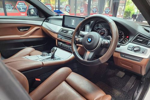 2015 BMW 5 Series Sedan 528i M Sport Terpakai