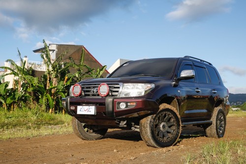 Second hand 2010 Toyota Land Cruiser 200 4.5L VX AT 