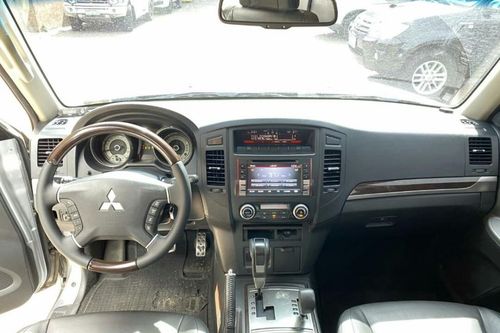 Old 2013 Mitsubishi Pajero GLS 3.2 Di-D 4WD AT