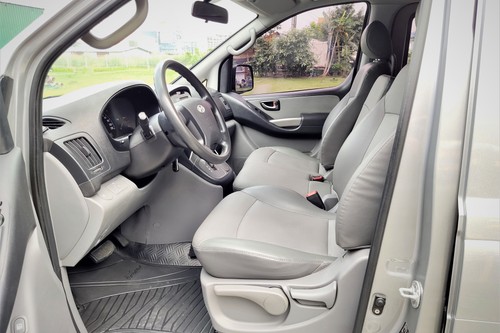 Second hand 2011 Hyundai Grand Starex 2.5 CVX 