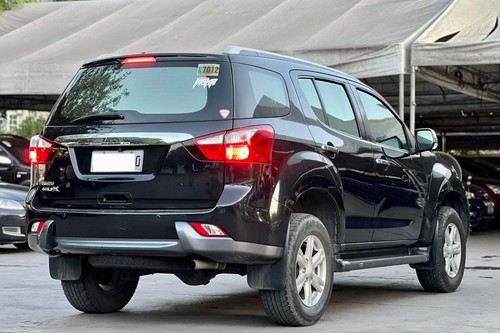 Old 2017 Isuzu mu-X LS-A RWD MT