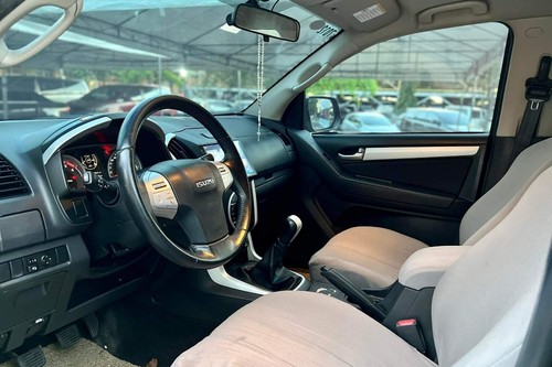 Used 2017 Isuzu mu-X LS-A RWD MT