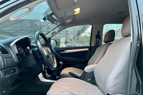 Used 2017 Isuzu mu-X LS-A RWD MT