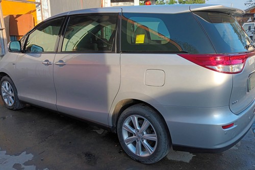 Second hand 2009 Toyota Previa 2.4L AT 