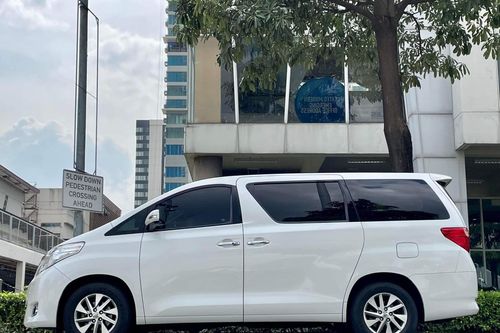 Second hand 2013 Toyota Alphard 3.5L AT 