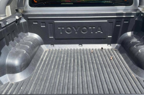 Old 2016 Toyota Hilux 2.4 G DSL 4x2 M/T