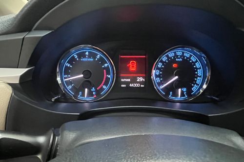 Old 2015 Toyota Corolla Altis 1.6 G MT