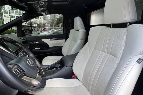 Old 2023 Lexus LM 350h 4-Seater