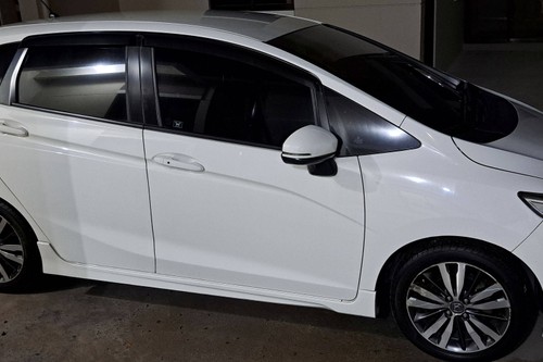 Second hand 2015 Honda Jazz 1.5 V CVT 