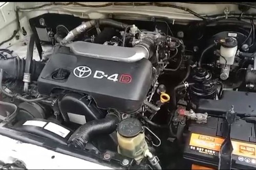 Old 2012 Toyota Hilux 2.4 L MT