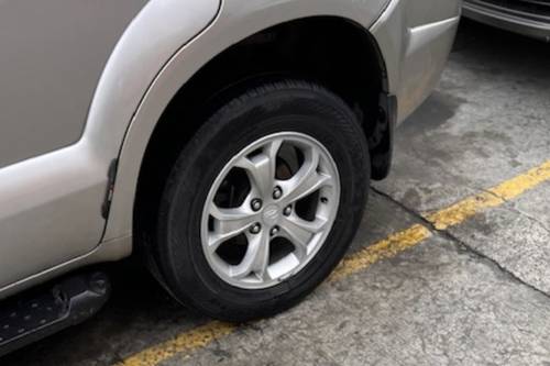 Old 2009 Hyundai Tucson 2.4L GLS AT