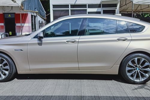 Old 2015 BMW 5 Series Gran Turismo 520d