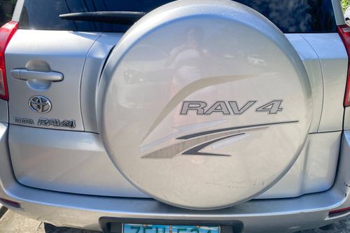 Second hand 2006 Toyota RAV 4 2.5L V AT 4X2 