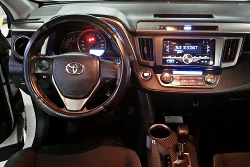 Second hand 2014 Toyota RAV 4 2.5L AT 