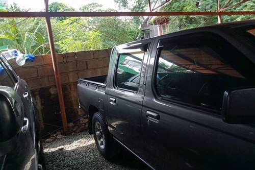 Old 2011 Nissan Frontier 2.7L Bravado MT
