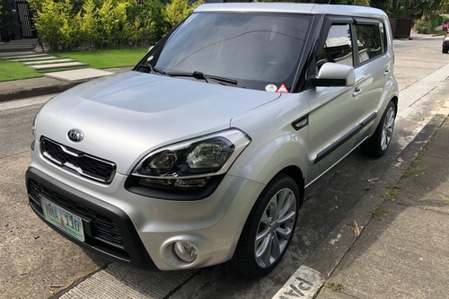 Old 2012 Kia Soul LX 1.6 L AT