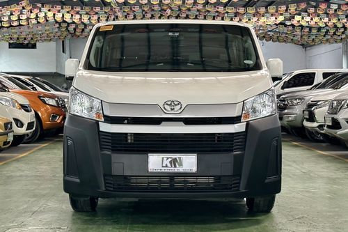Second hand 2020 Toyota Hiace Commuter Deluxe 
