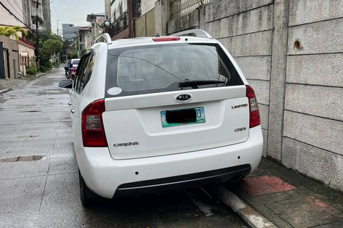 Second hand 2011 Kia Carens EX Diesel 