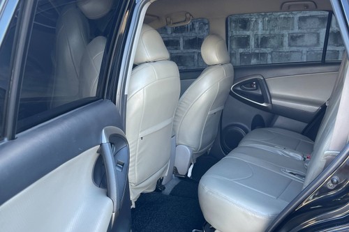 Second hand 2008 Toyota RAV 4 2.0L 4x4 AT 