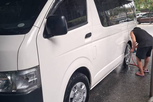 Second hand 2021 Toyota Hiace 3.0L Commuter MT 