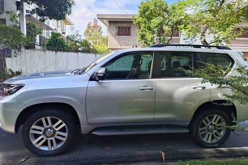 Second hand 2010 Toyota Land Cruiser Prado 3.0L Diesel AT 