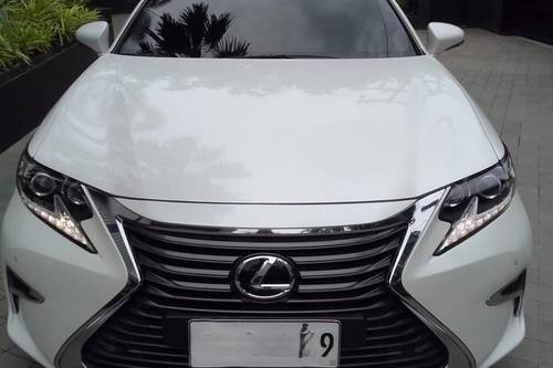 Second hand 2017 Lexus ES 350 Premier 