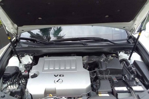 Second hand 2017 Lexus ES 350 Premier 