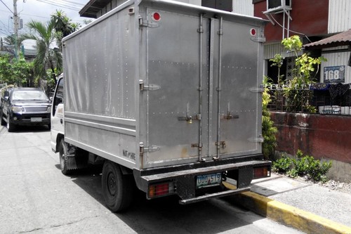 Second hand 2013 Isuzu IPV 2.5 MT 