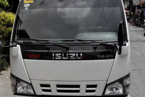 Second hand 2013 Isuzu IPV 2.5 MT 