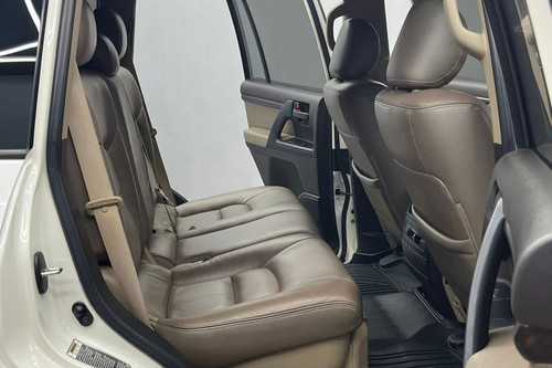 Second hand 2011 Toyota Land Cruiser 200 4.5L VX AT 