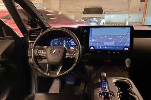 2nd Hand 2025 Lexus LM 350h 7-Seater