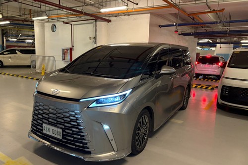 Used 2025 Lexus LM 350h 7-Seater