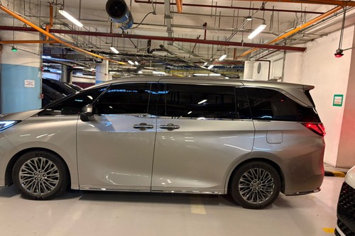 Used 2025 Lexus LM 350h 7-Seater