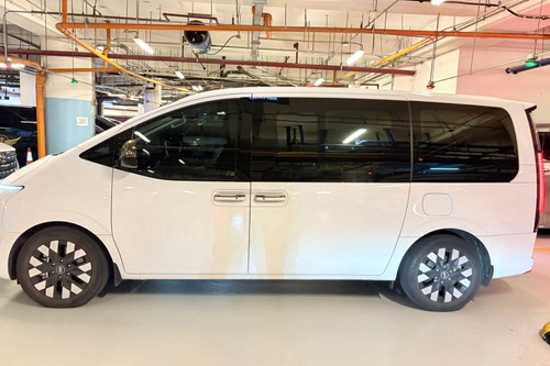 Used 2025 Hyundai Staria 2.2 CRDi Premium+ 8AT AWD 7-seater