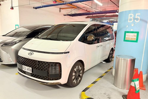 Second hand 2025 Hyundai Staria 2.2 CRDi Premium+ 8AT AWD 7-seater 