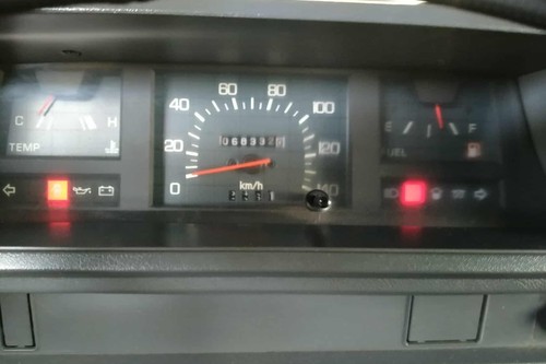 Second hand 2015 Mitsubishi L300 2.5L FB Exceed MT 